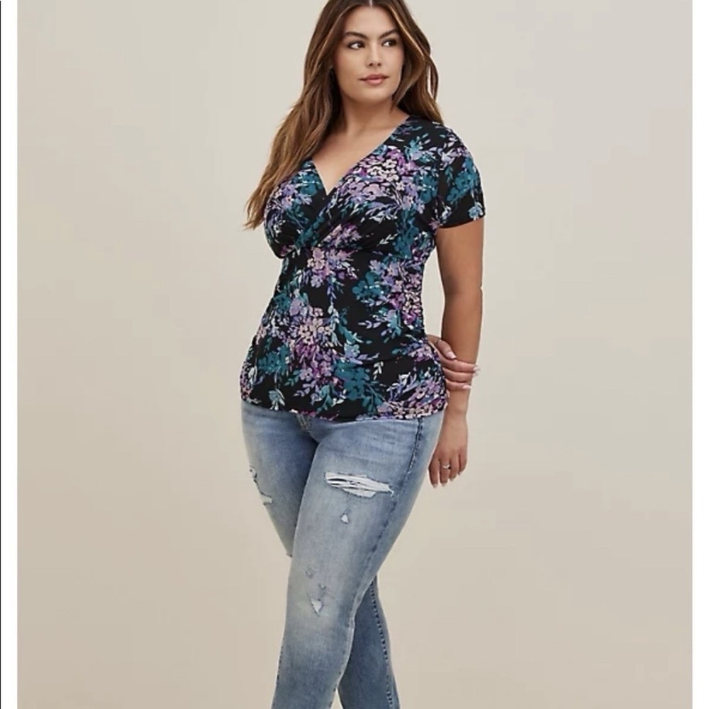 torrid Black Floral Wrap-Front Short Sleeve Tunic - Teal & Lavender - Picture 3 of 10